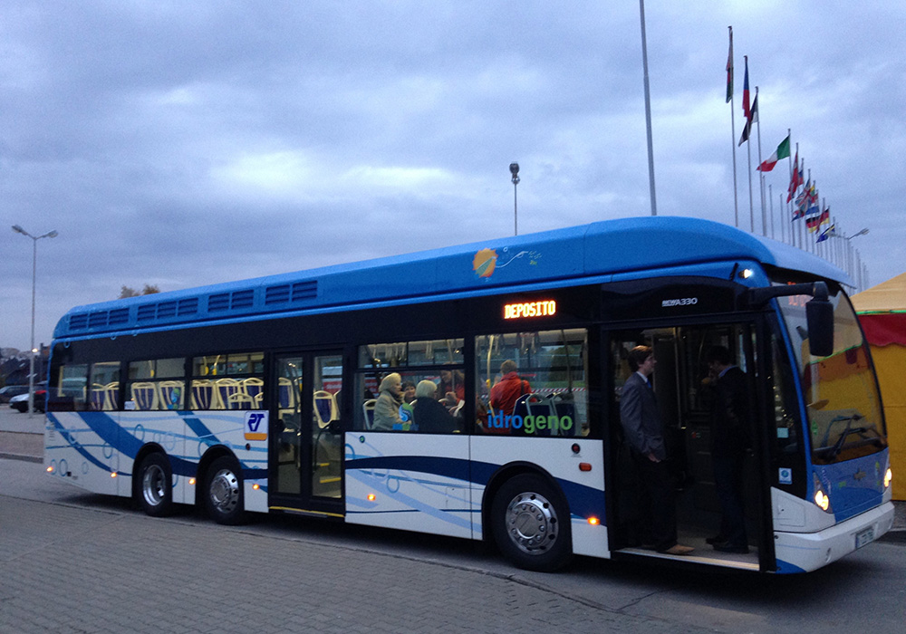 582px version of HydrogenBus.jpg