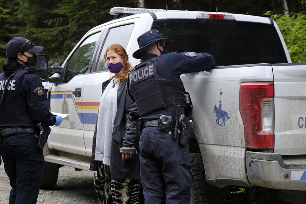 851px version of RCMPCaycuseLoggingProtestDragonArrest.jpg