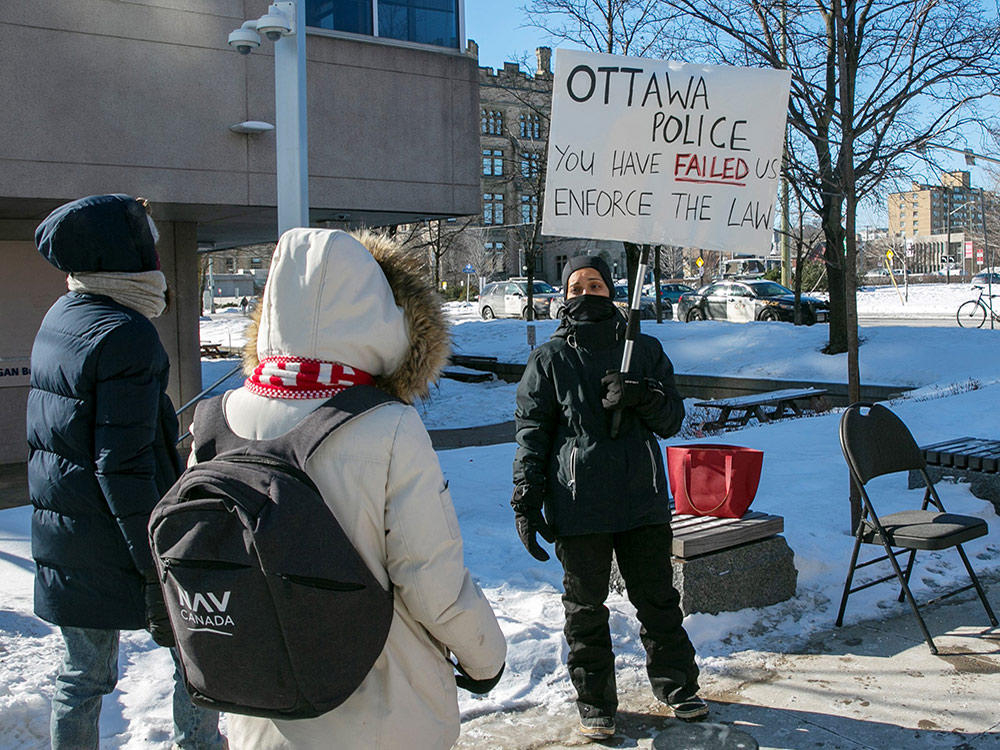 OttawaPoliceResponseProtester.jpg