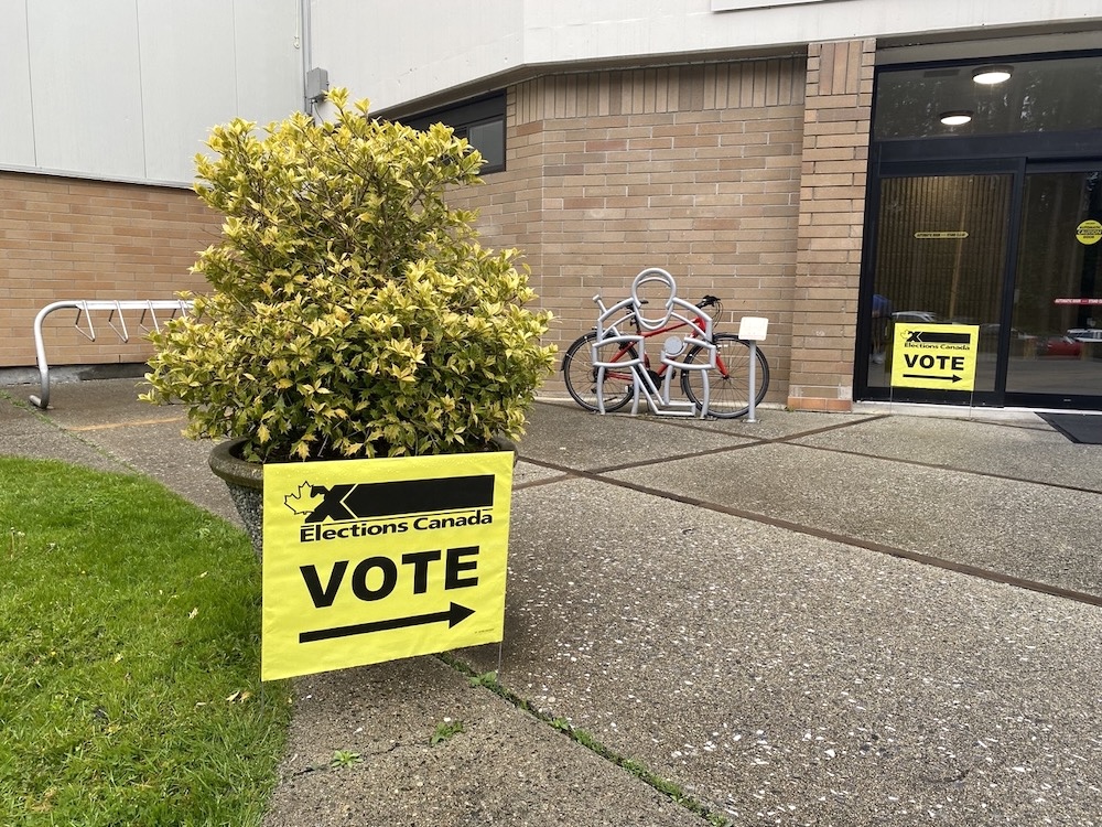 A yellow voting sign outside the Powell River recreation complex.