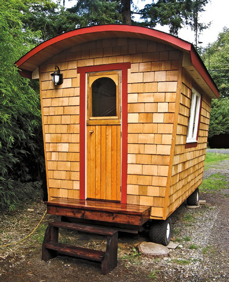 Henrik Lindstrom's tiny floating homestead in B.C.