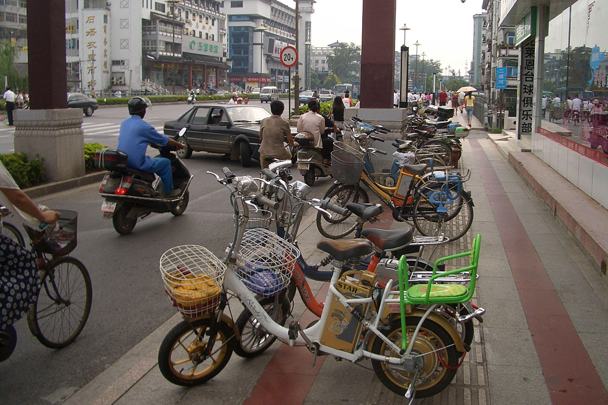 1200px version of E-bikes