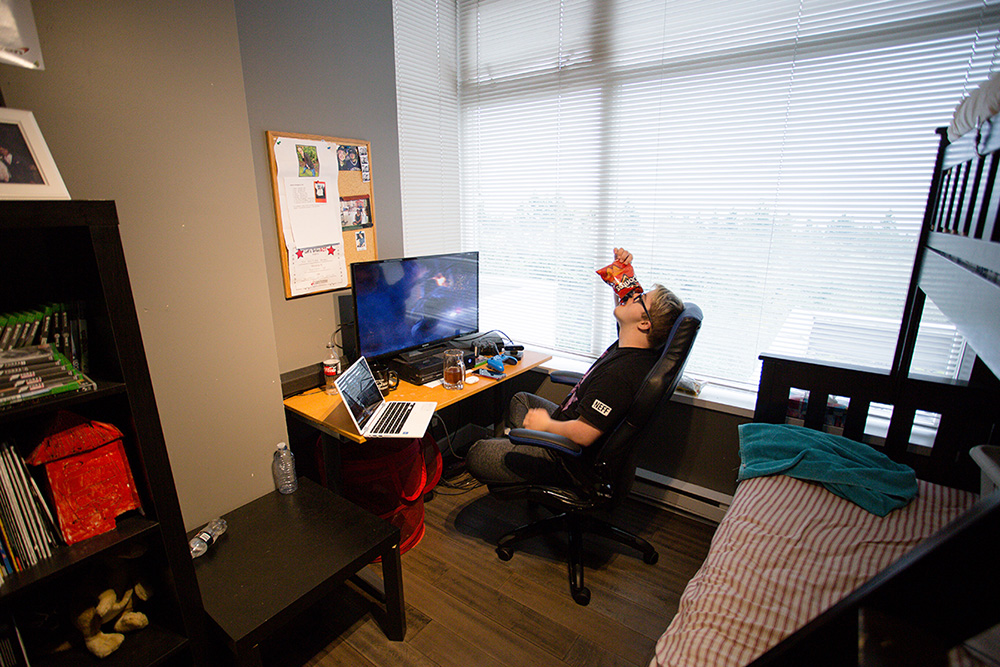 851px version of AaronWaddinghamComputerBedroom.jpg