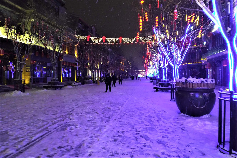 851px version of QianmenWalkingStreetWinterBeijing.jpg
