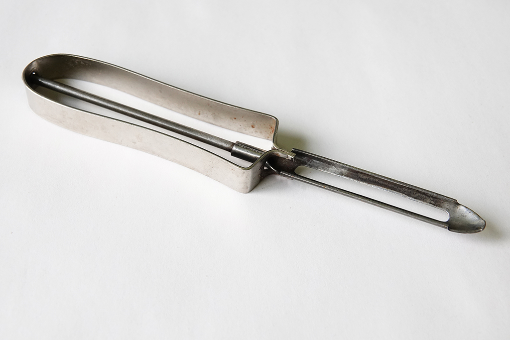 851px version of CarrotPeeler.JPG