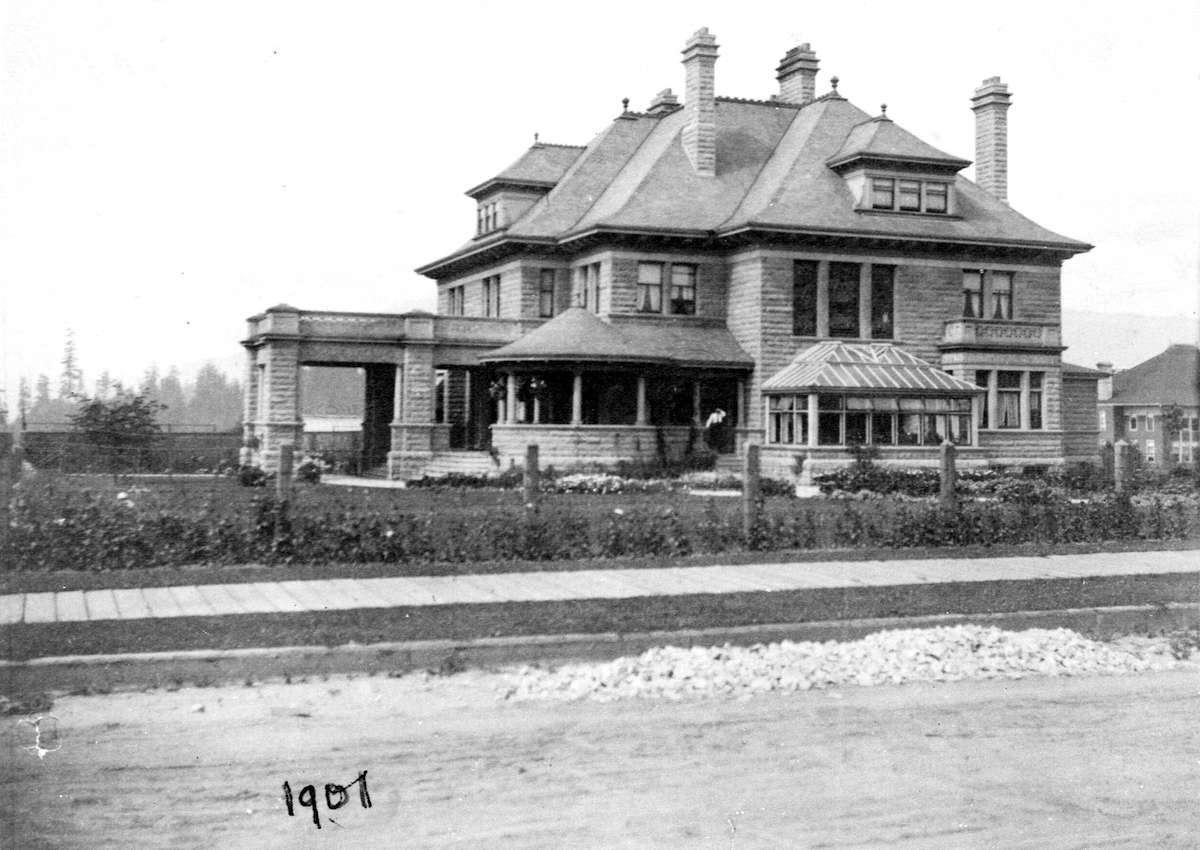 A black and white photo with '1901' written at the bottom shows the exterior of a mansion built with sugar money.