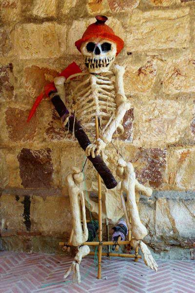PaperMacheSkeleton_400px.jpg