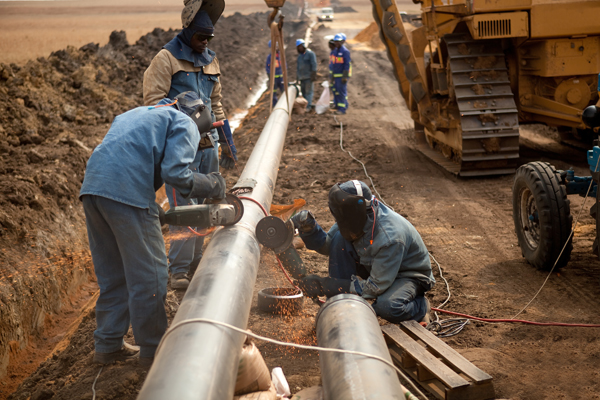 PipelineWorkers_600px.jpg