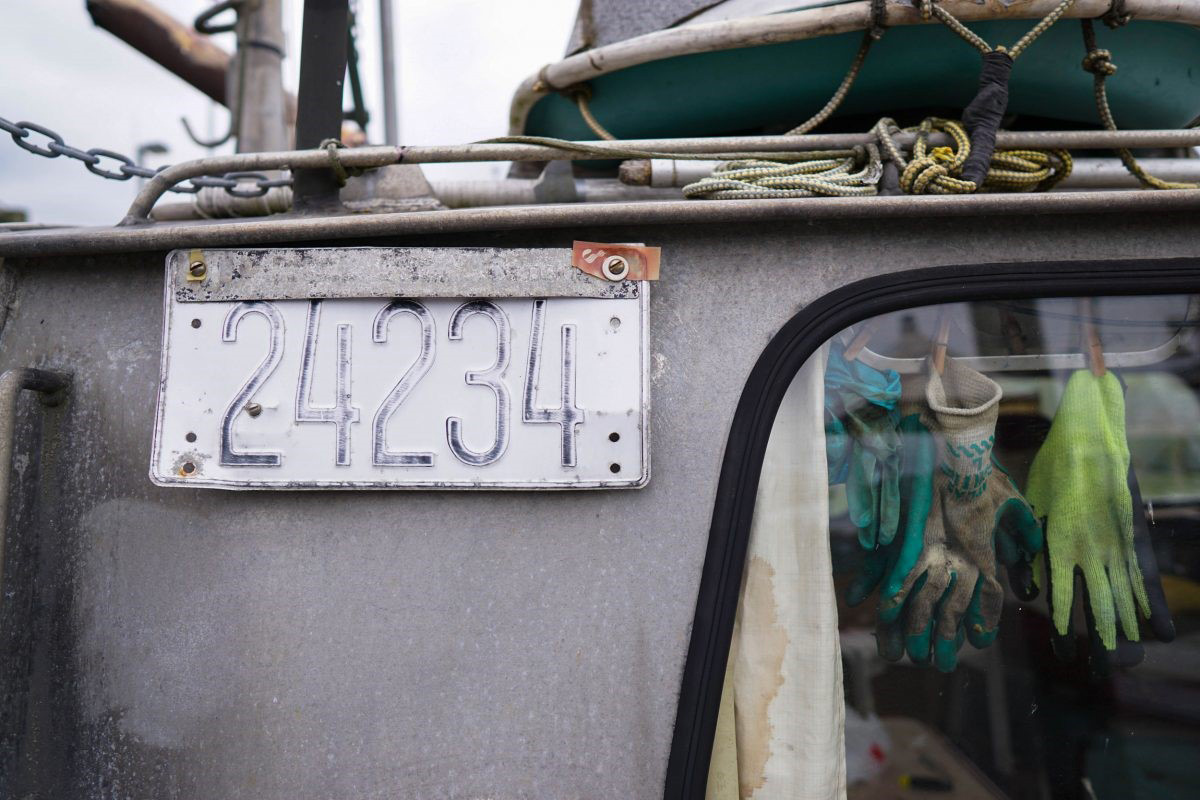 851px version of MagicMakerBoatWindowPlate.jpg