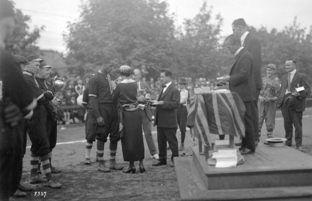 Abe-Mortimer-of-ILA-baseball-team-medal.jpg