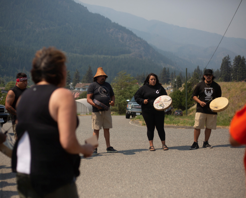 PilaltCanoeFamilyDrumCircle.jpg