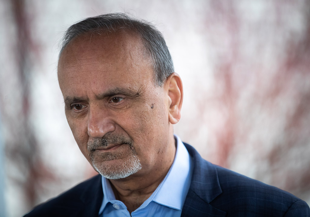 MinisterHarryBains.JPG
