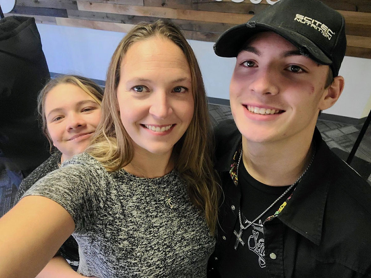 Rhonda Simpkins, with the couple&rsquo;s two children, smiles at the camera.