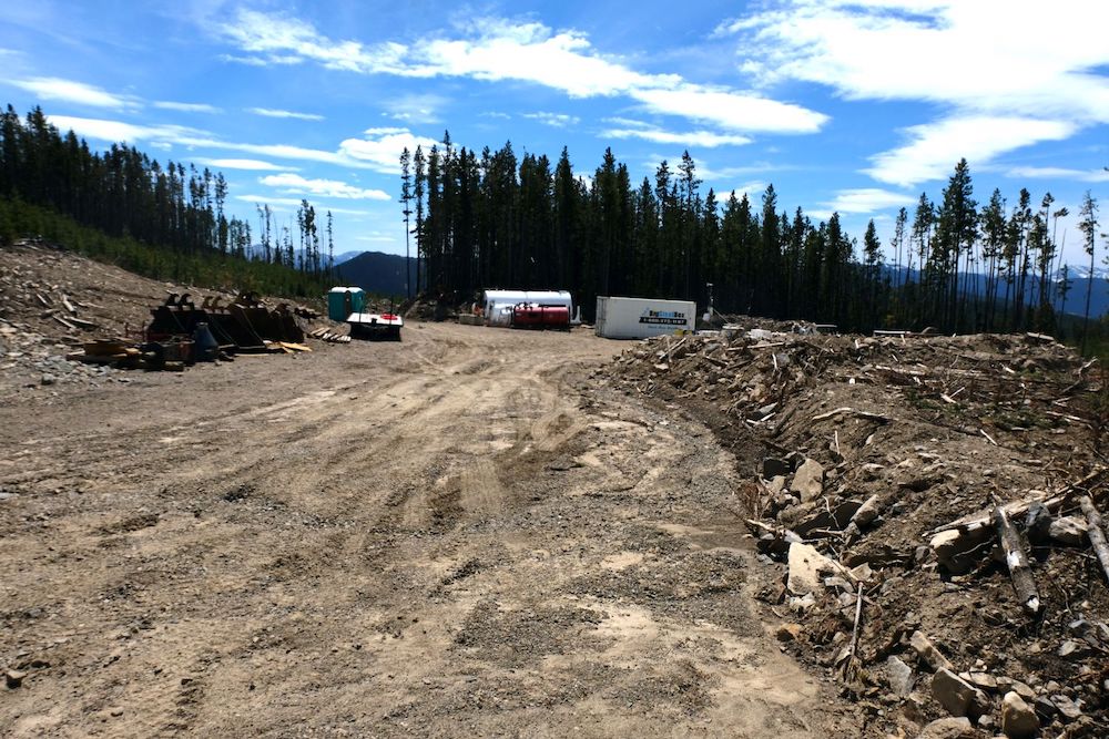 851px version of CabinRidgeRoadDirt.JPG