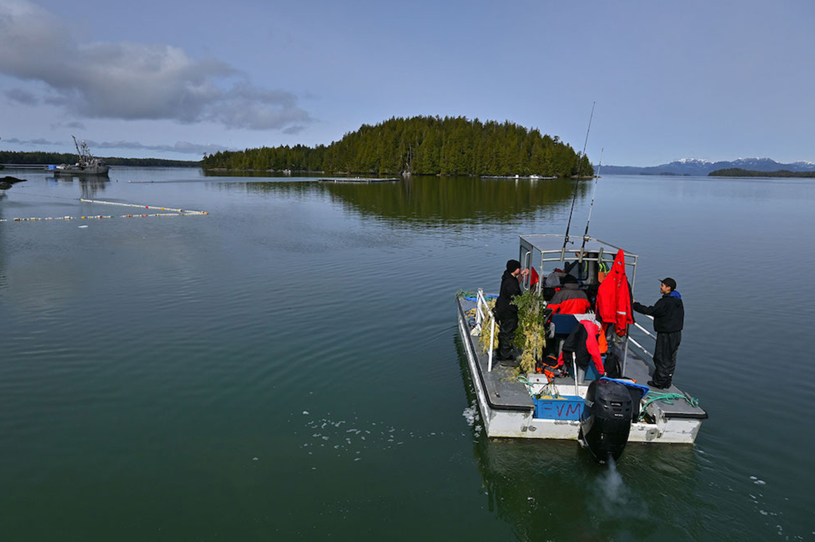 Fishing boat on Gitdisdzu Lugyeks (Kitasu Bay)