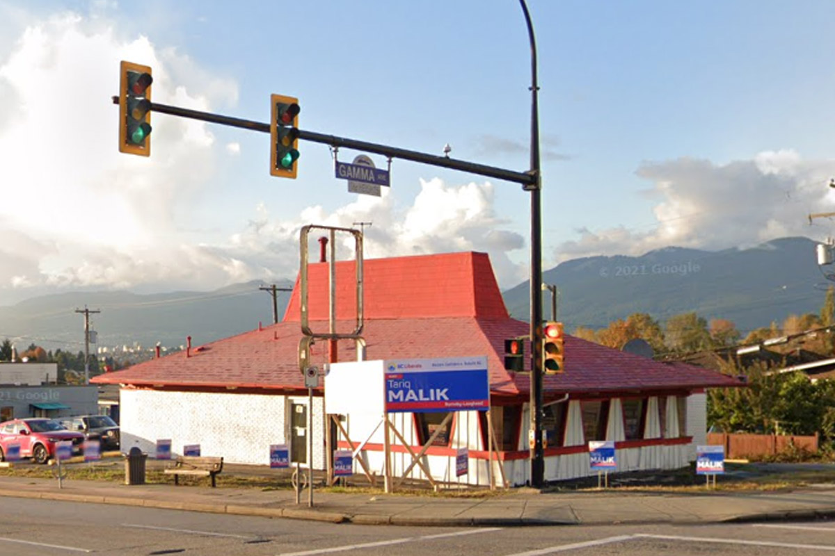 The Pizza Hut with a Tariq Malik sign in front.