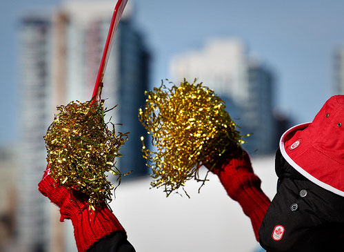 Olympics, golden pompoms