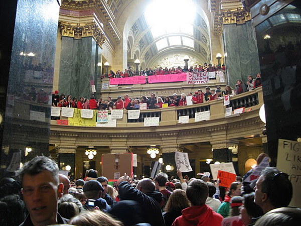 Rotunda in Washington, protesting motion