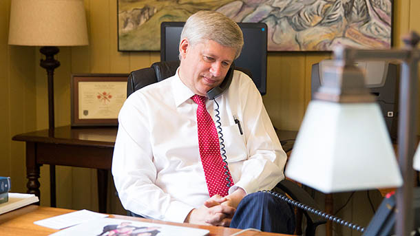 Harper-phone-610.jpg