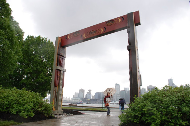 Stanley Park gateway carved by Coast Salish artist Susan Point