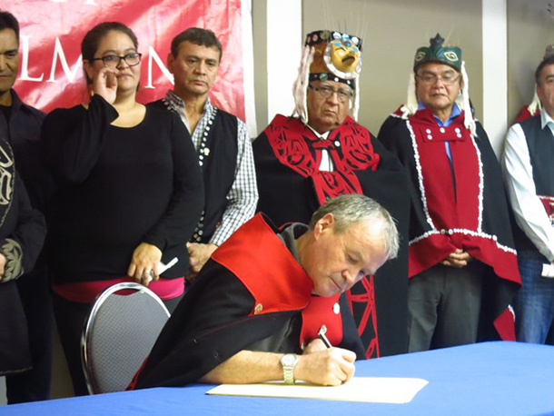 LeluDecSigning_610px.jpg