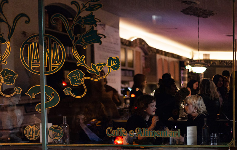 582px version of CaffeLaTana.jpg